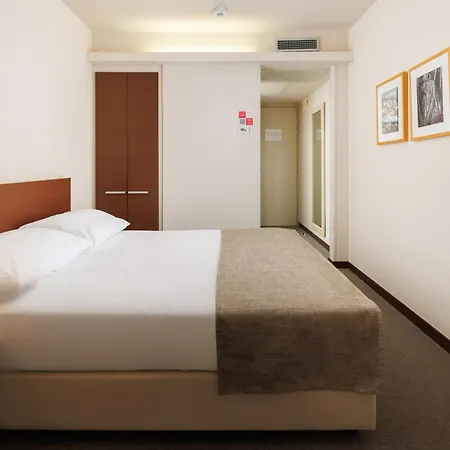 Albatros Plava Laguna 4* ポレッチ