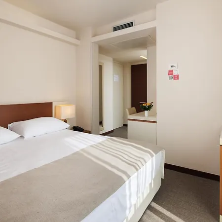 Albatros Plava Laguna 4* פורץ